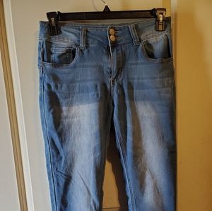 Size 11  love revival capris